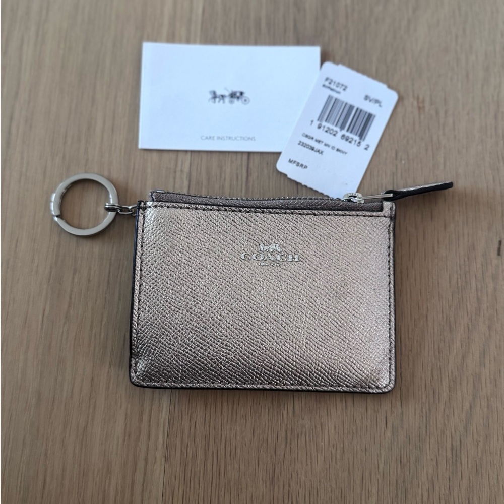 NWT: Coach Metallic Champagne Leather Zip Card Case with Keyring - Picture 2 of 7